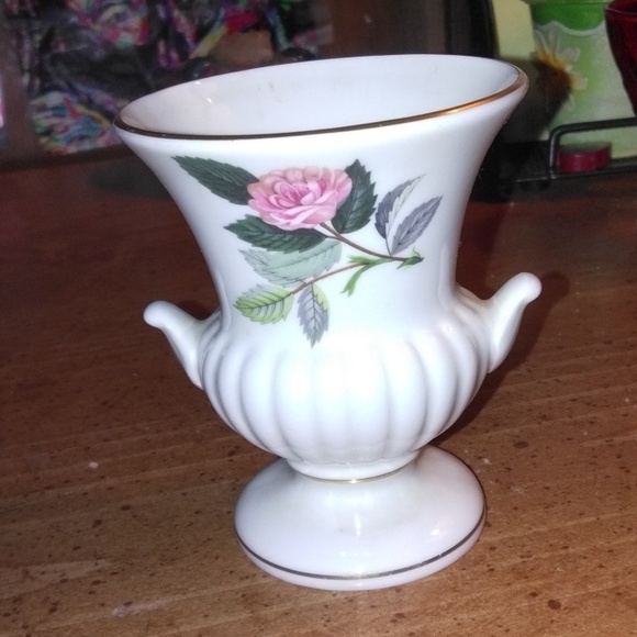 Vintage Wedgewood pottery urn vase bone china - Picture 4 of 5